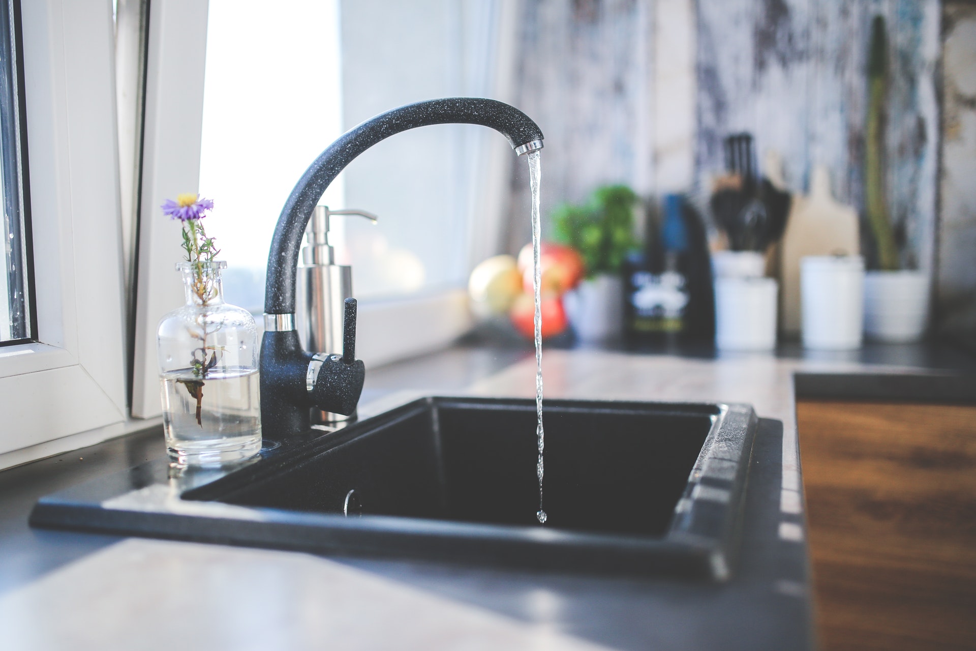 Cómo tapar una fuga de agua de forma sencilla.