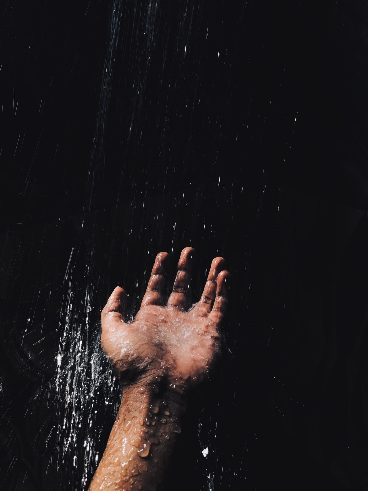 ¿qué pasa cuando el agua que usas para estas actividades contiene residuos e impurezas que afectan a tu salud?