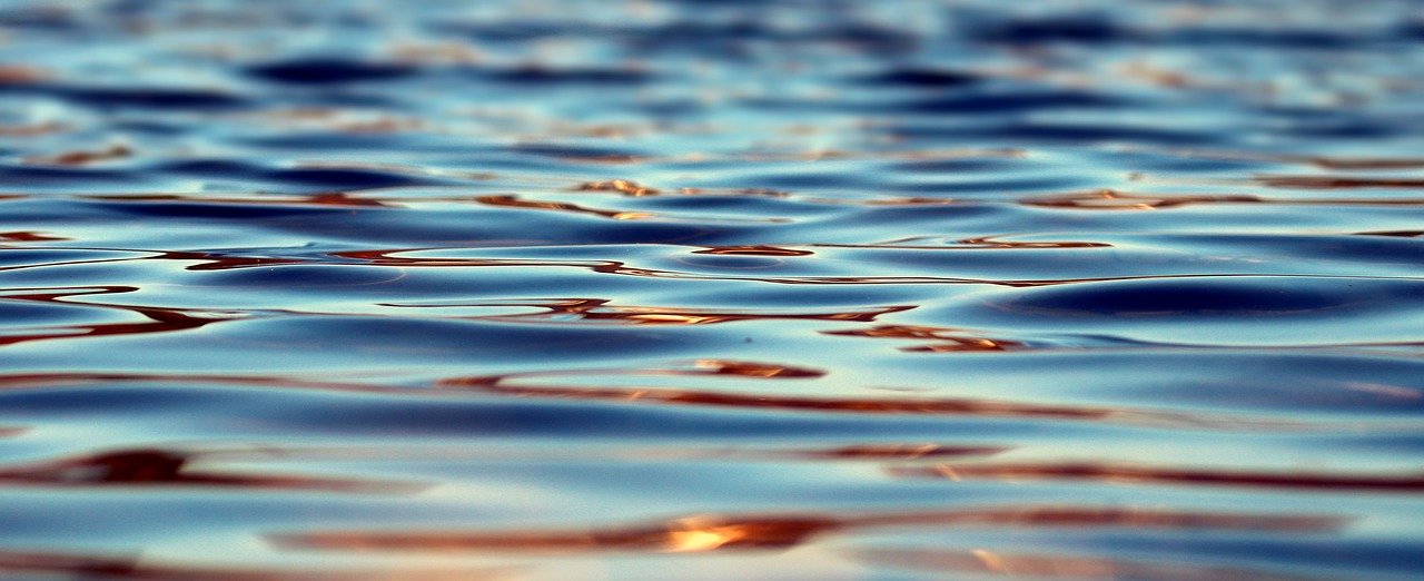 Agua cristalina y limpia