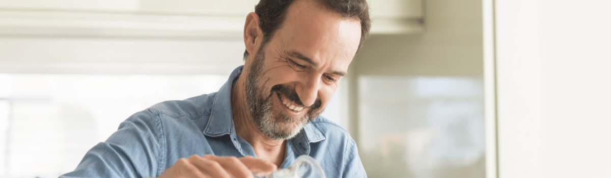 ¿Qué enfermedades se previenen por tomar agua simple?