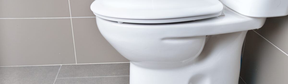 ¿Cómo prevenir una fuga de agua debido a una manguera rota?