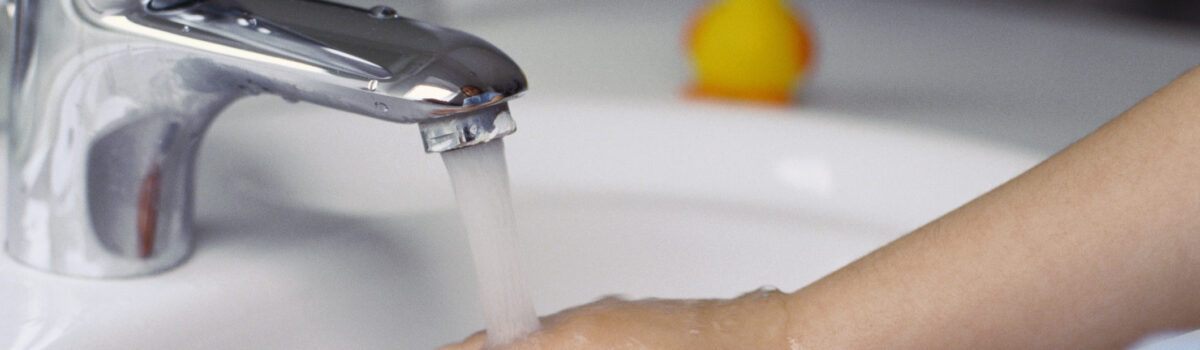 ¿Cómo limpiar el agua que se usa en casa?