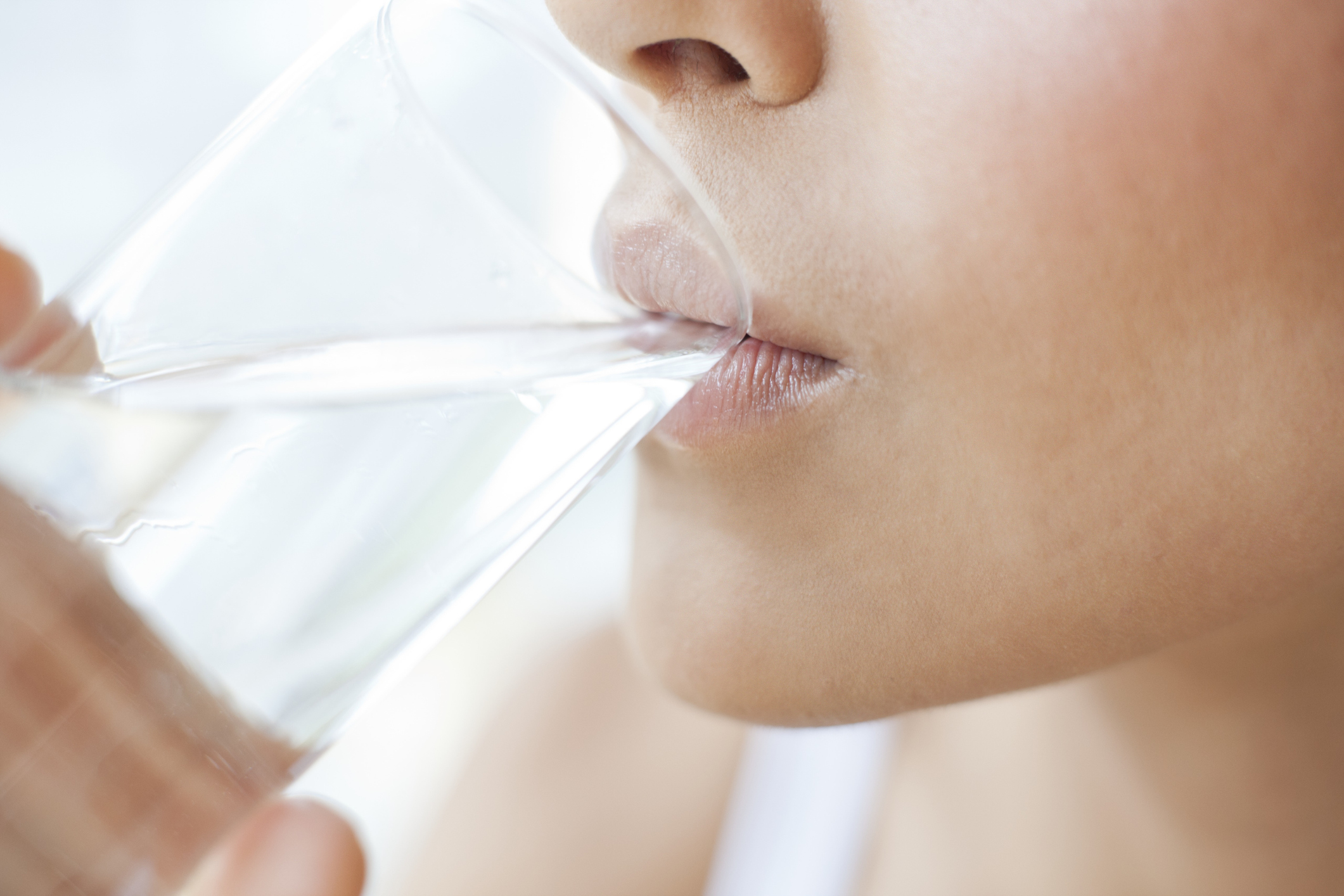 Tomando agua