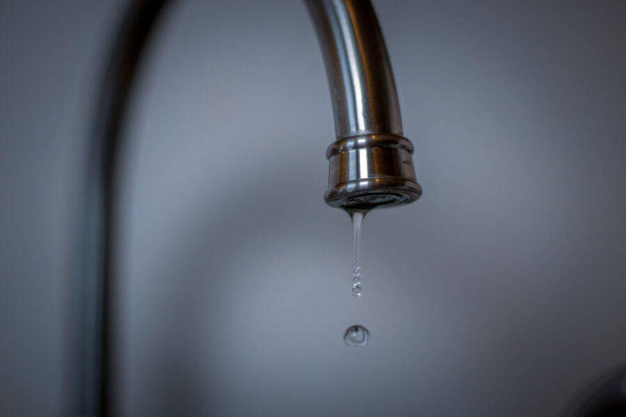 cómo aumentar la presión de agua en casa